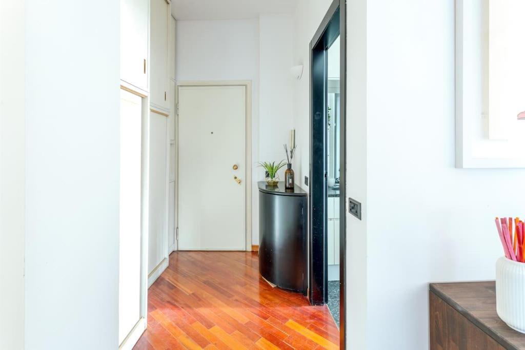 Duomo 10 Min Luxury • Terrazzo • Wi-Fi • Netflix Apartment Milano Exterior foto
